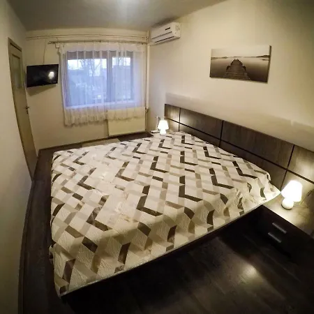 Tagore Apartman * 巴拉顿菲赖德